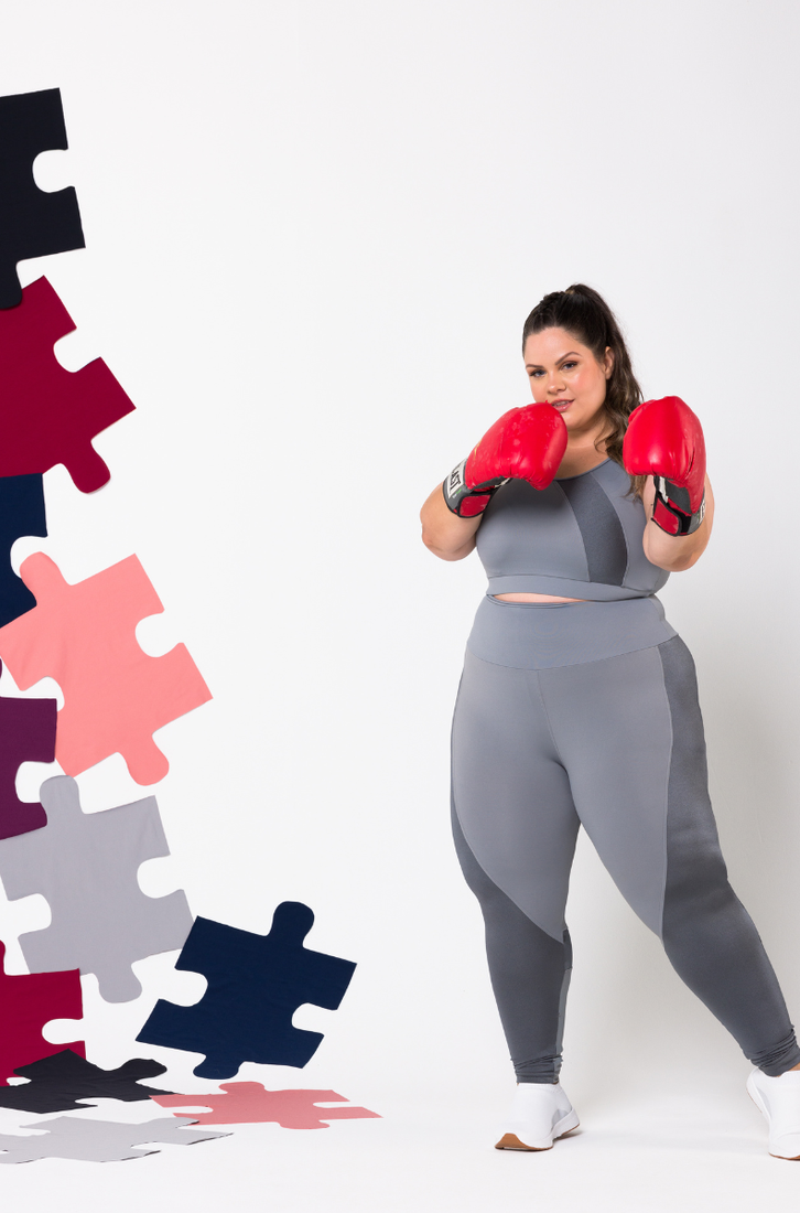 Calça Legging Poliamida Pluz Size Cinza Com Recortes Metalic
