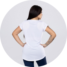 01 blusa dry fit preta com manga branca