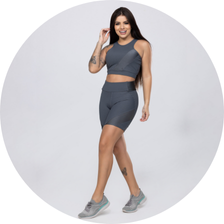 03 top fitness poliamida com recortes e detalhes nas costas cinza